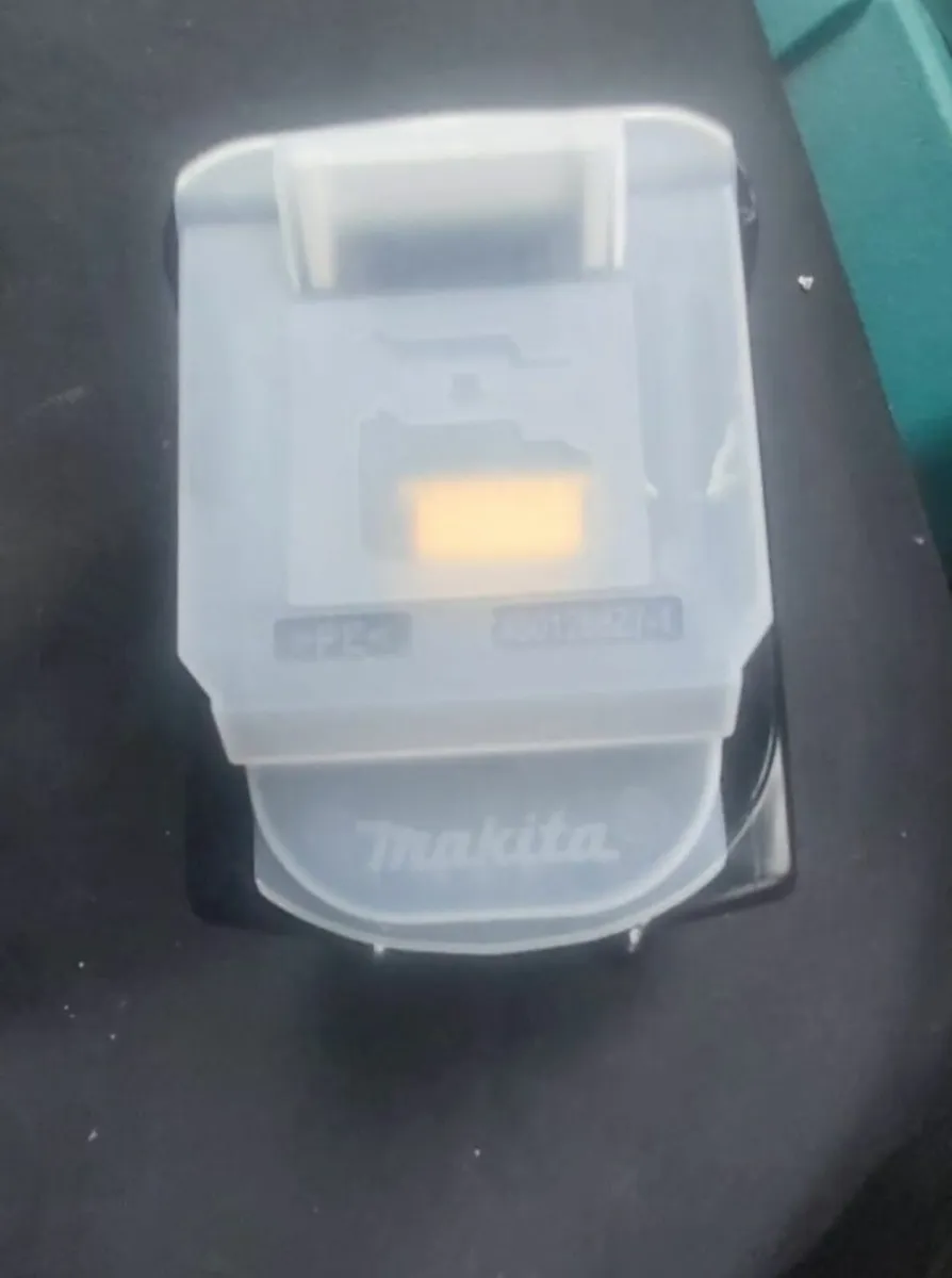New 18V makita 5ah batteries - Image 3