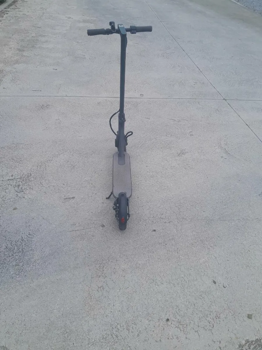Xiaomi Mi E scooter - Image 4