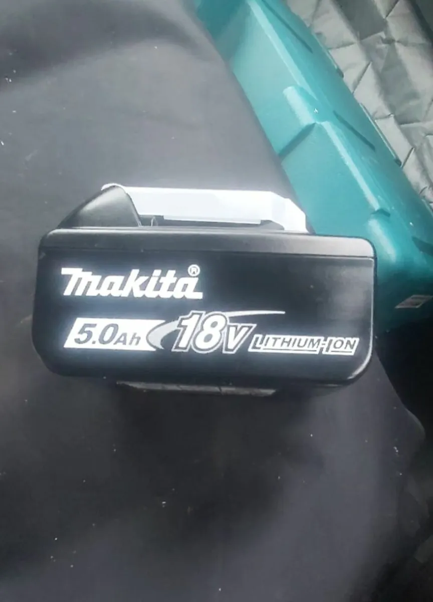 New 18V makita 5ah batteries - Image 1