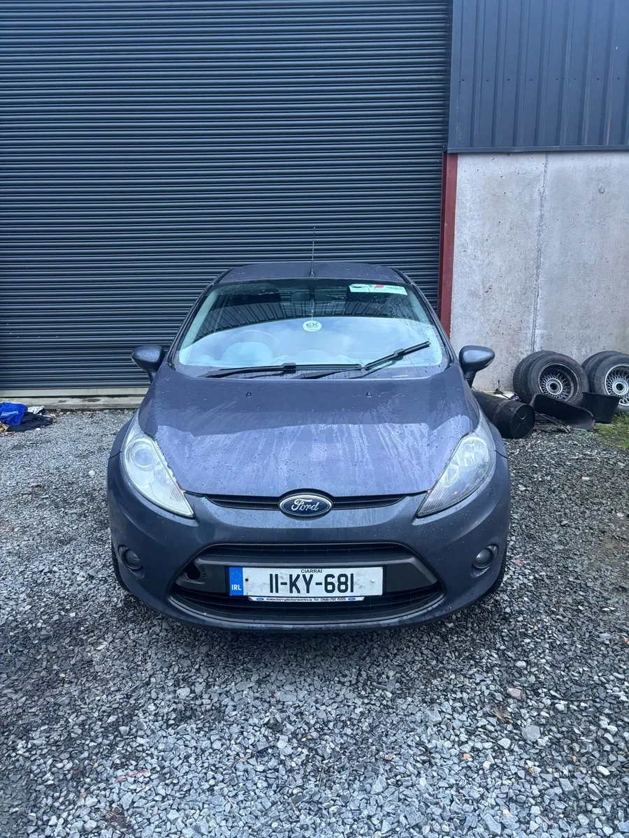 2011 Ford fiesta - Image 2