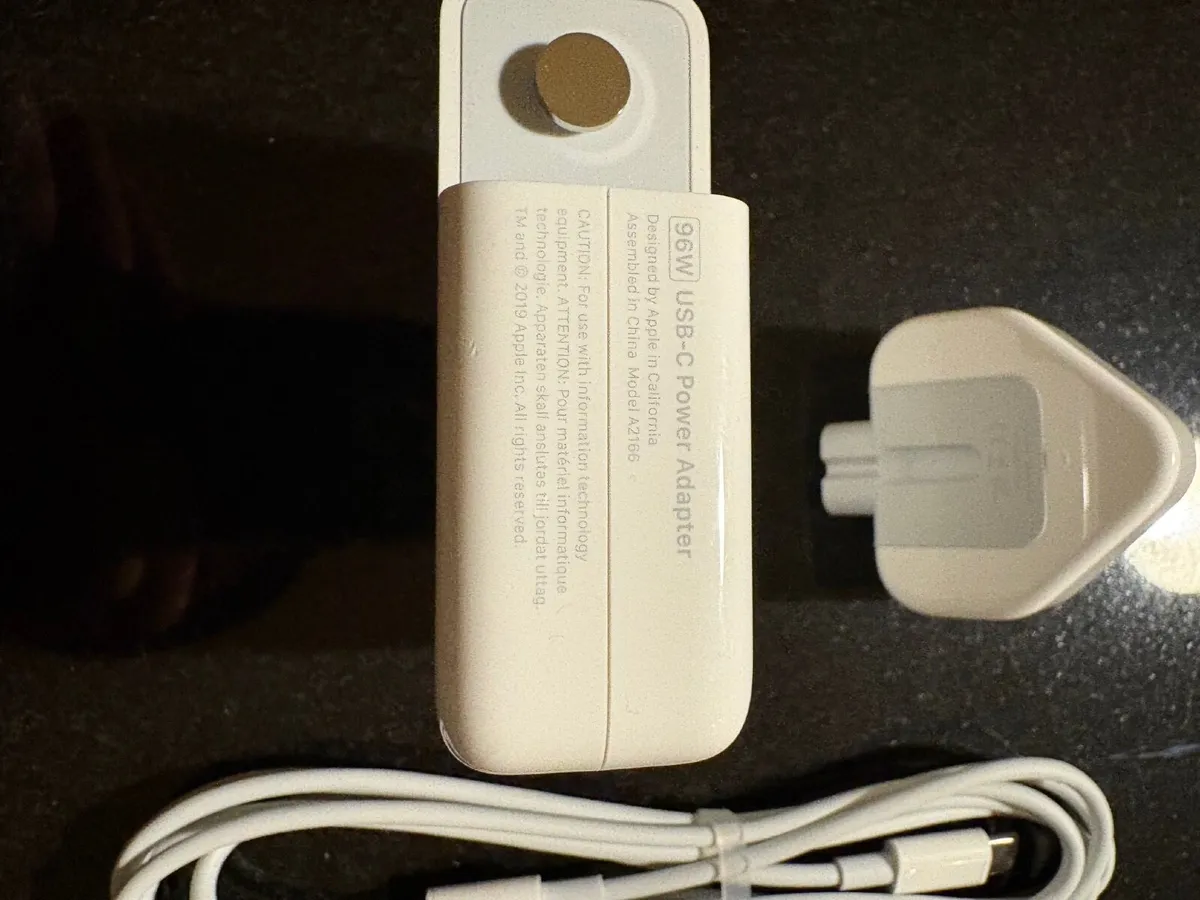 As New 16" Apple MacBook Pro Tahoe 512GB SSD, 16g - Image 4