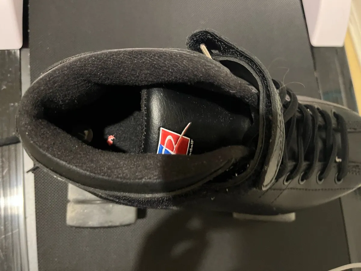 Roller skates with indoor wheels - Image 4