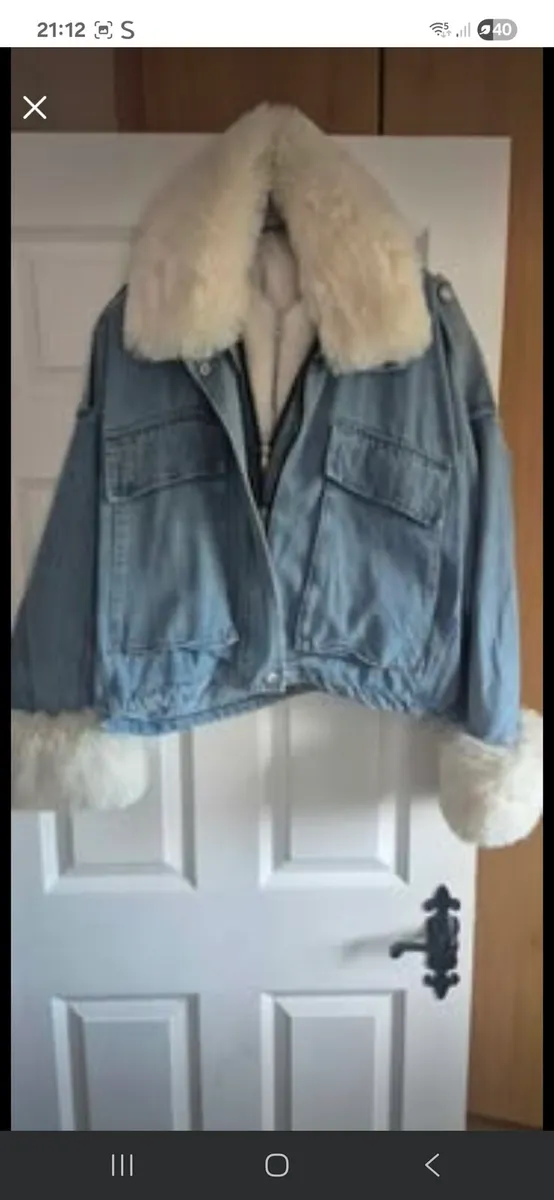 Beautiful denium jacket with removable fur - Image 1