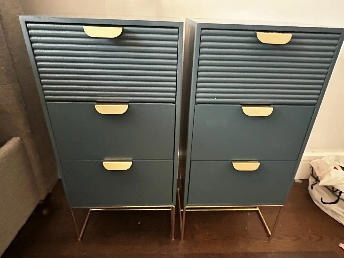 blue and hold lockers - Image 4