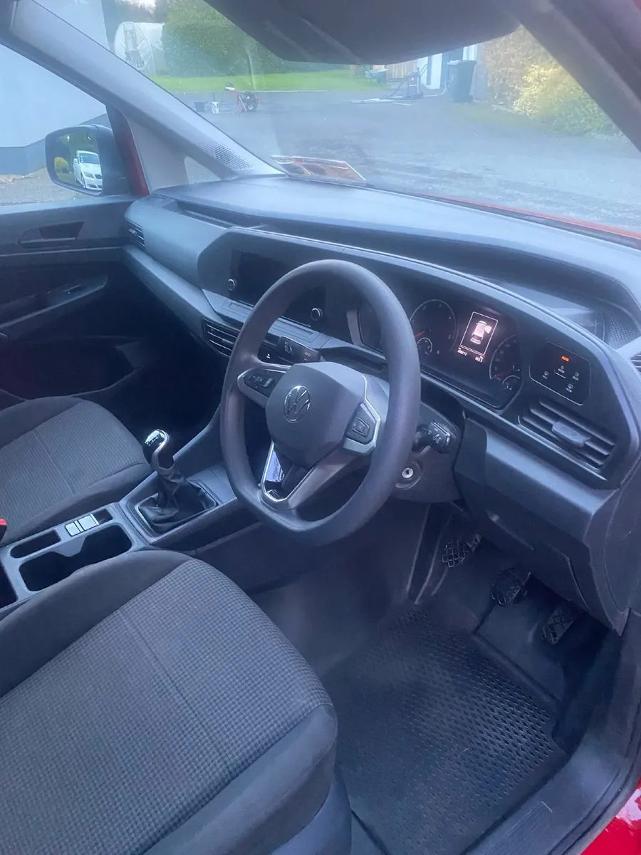 Volkswagen Caddy 2023 - Image 2