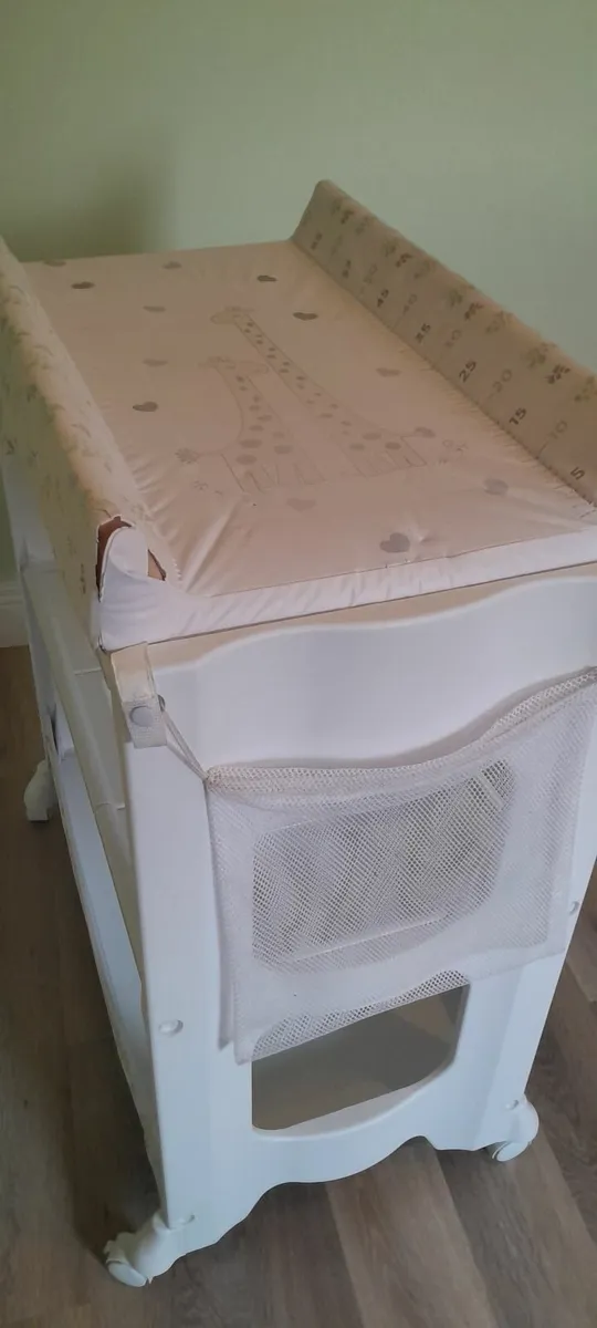 Baby Changing unit - Image 2