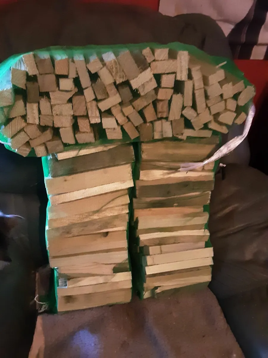 Bags of kindling - Image 3