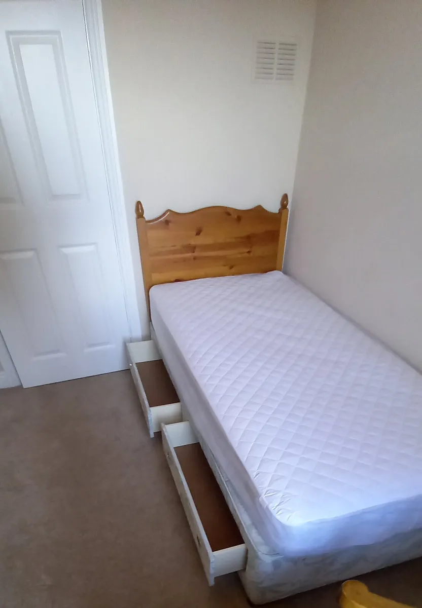 Single Divan Bed and Headboard - Image 1