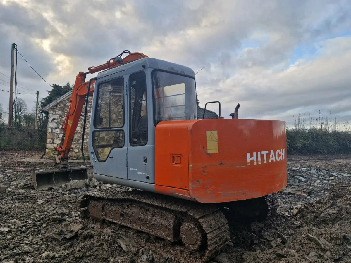 6 ton Hitachi - Image 1