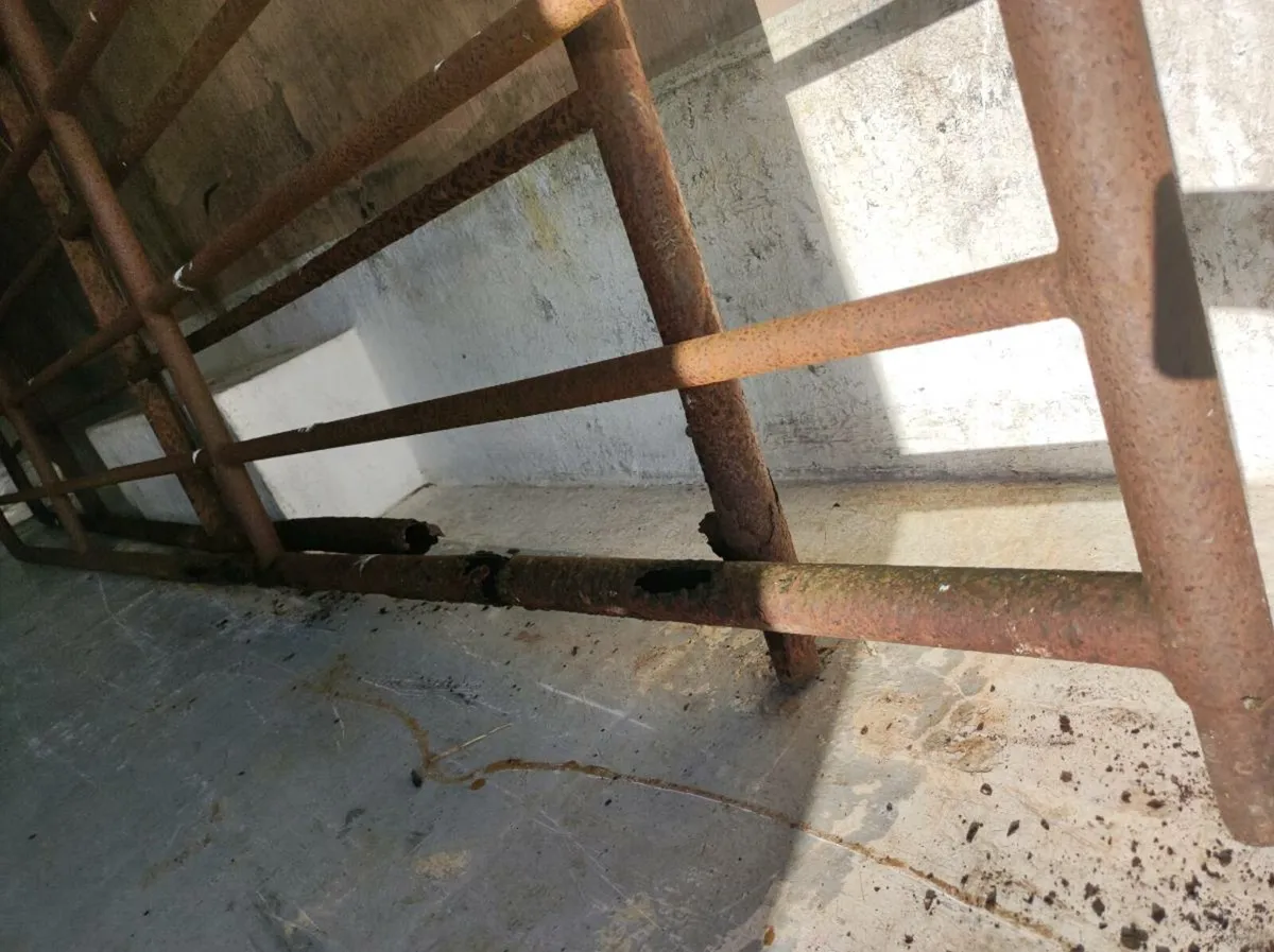 Farm yard gates - Image 2