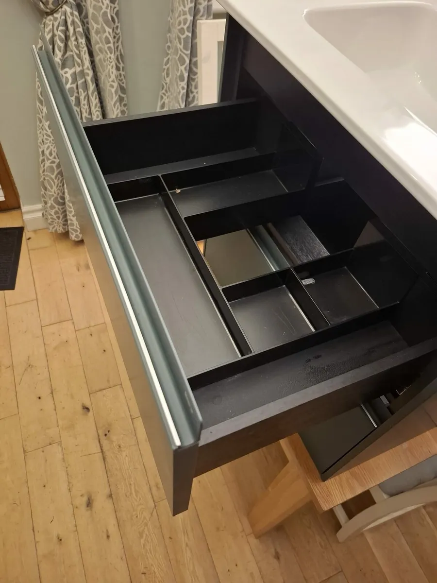 Ex display Roca wall hung unit - Image 3