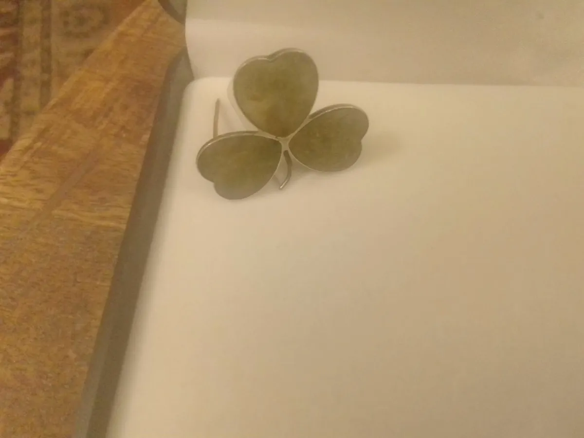 Victorian solid Silver marble shamrock brooch - Image 2