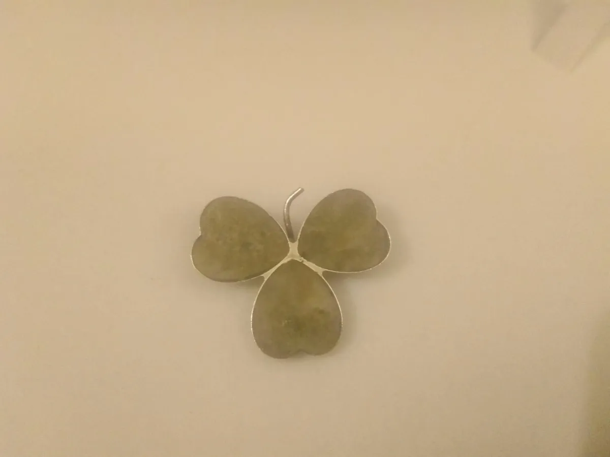 Victorian solid Silver marble shamrock brooch - Image 3