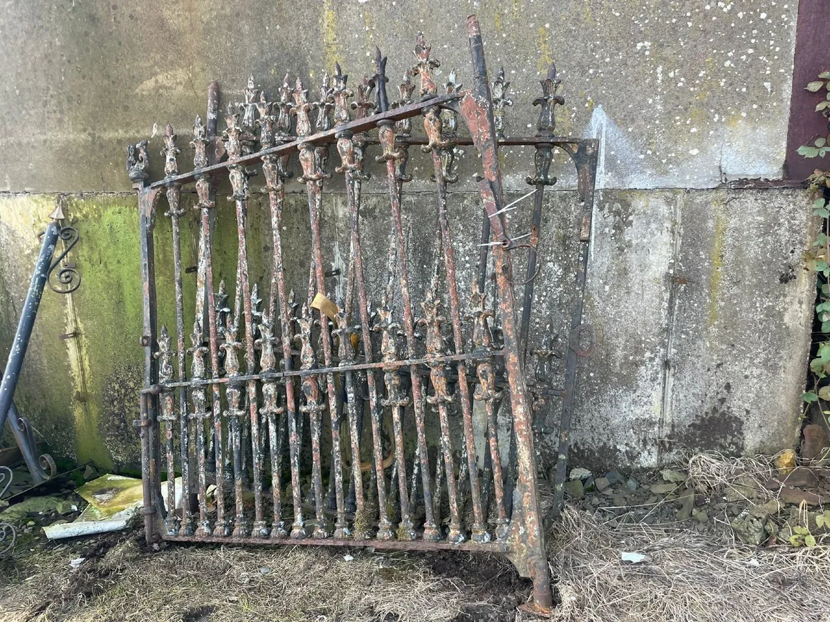 Stunning wrought iron gates - Image 2