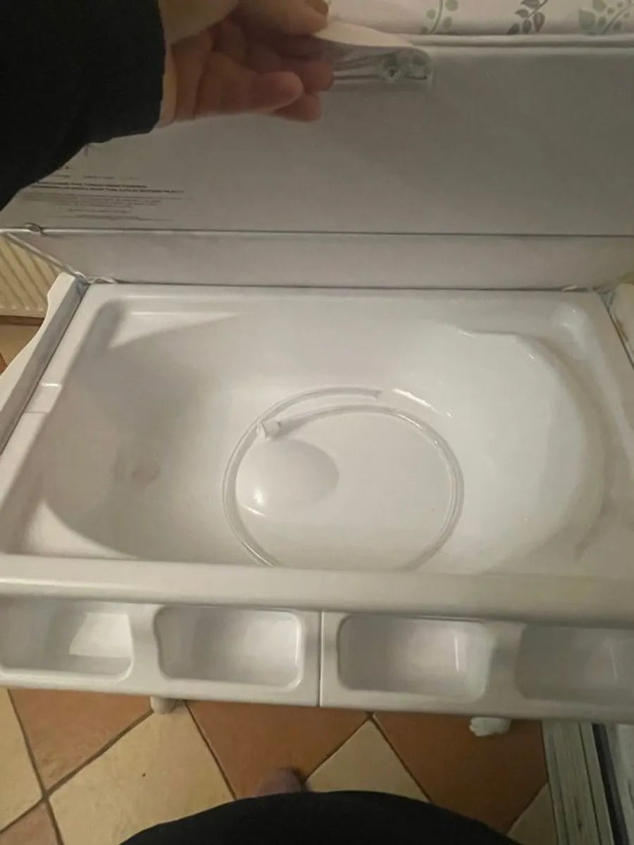 Babylo Changing table with bath - Image 2