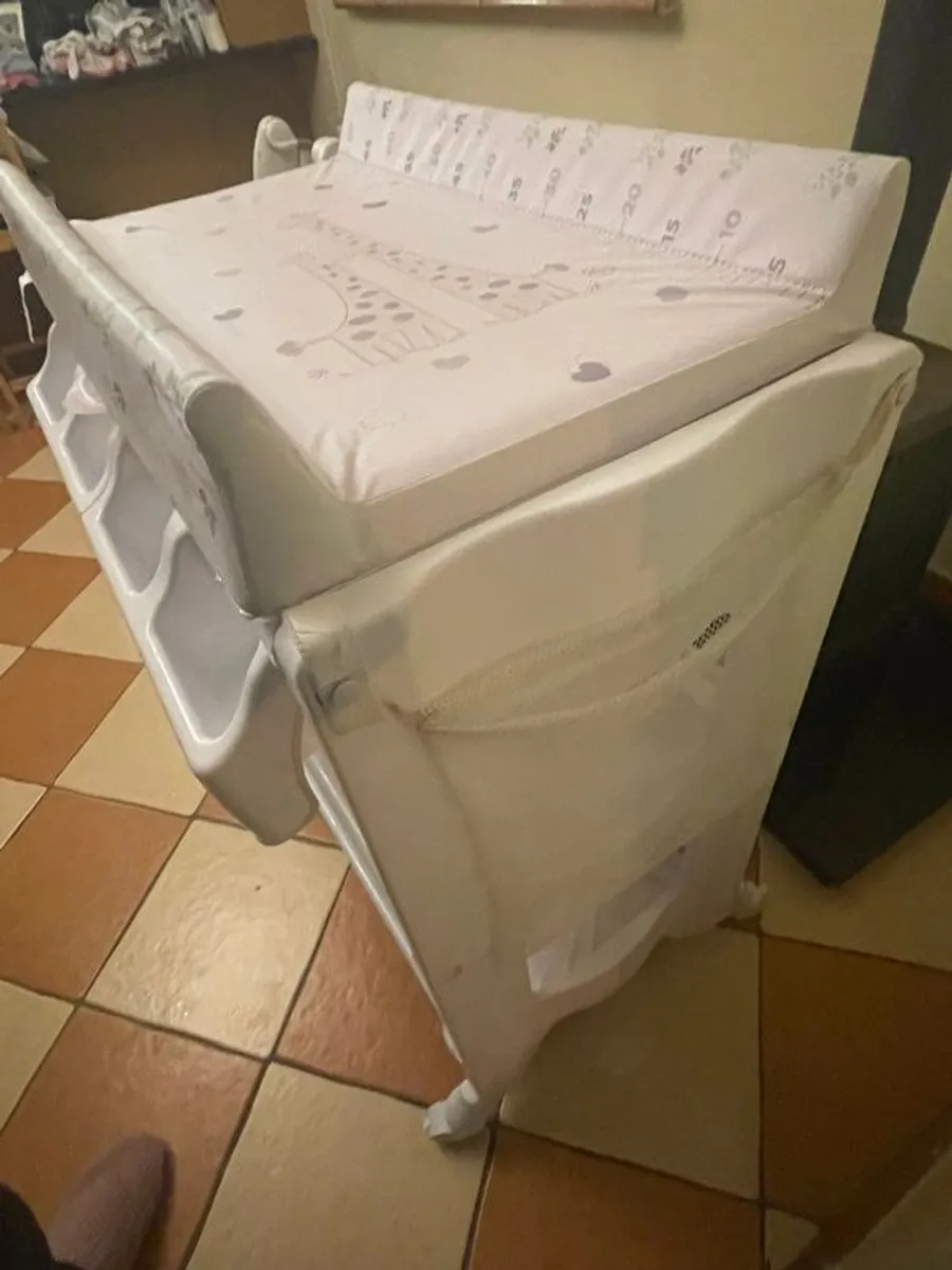 Babylo Changing table with bath - Image 3