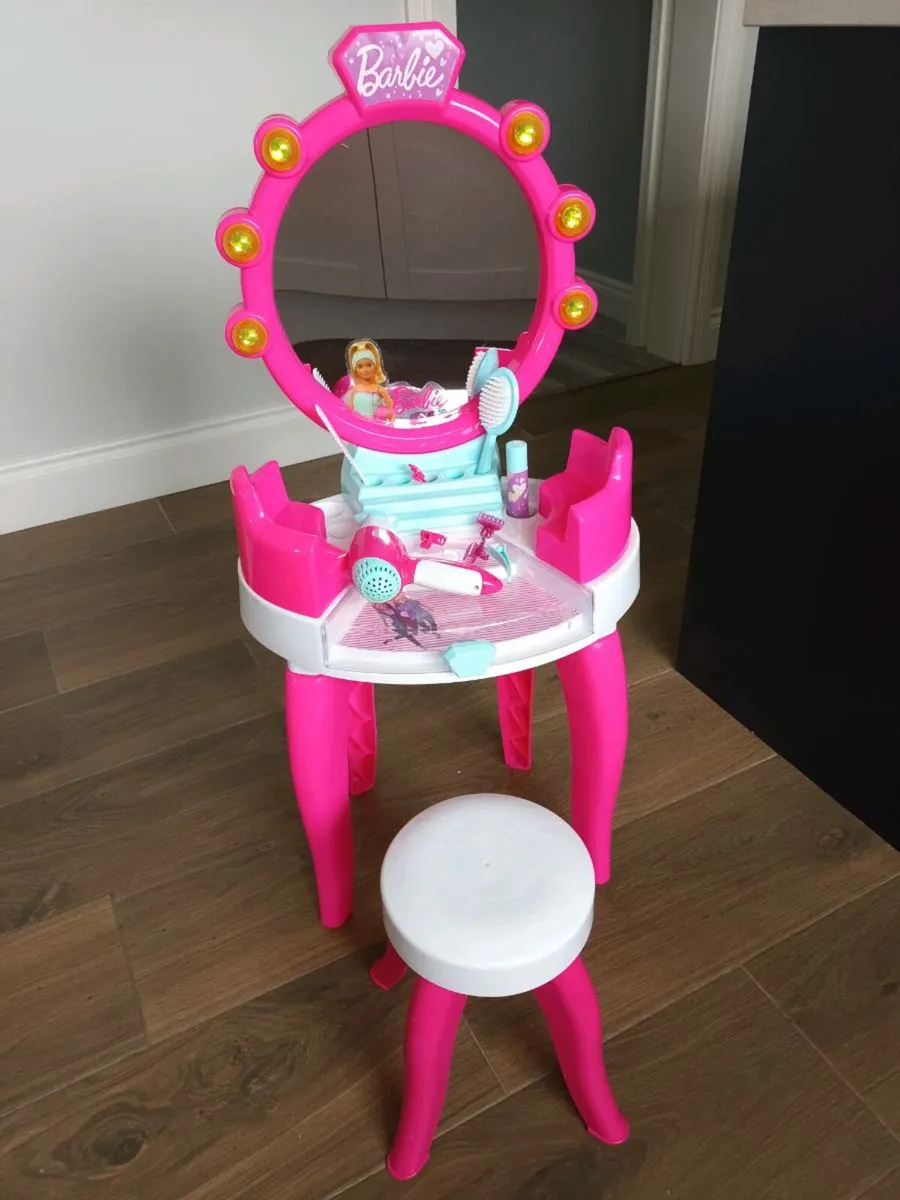 Barbie Vanity Table, Stool & Accessories. - Image 1