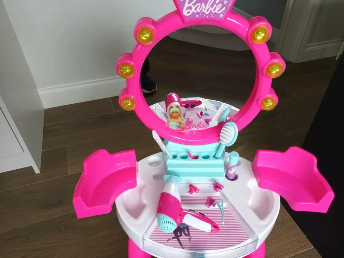 Barbie Vanity Table, Stool & Accessories. - Image 2