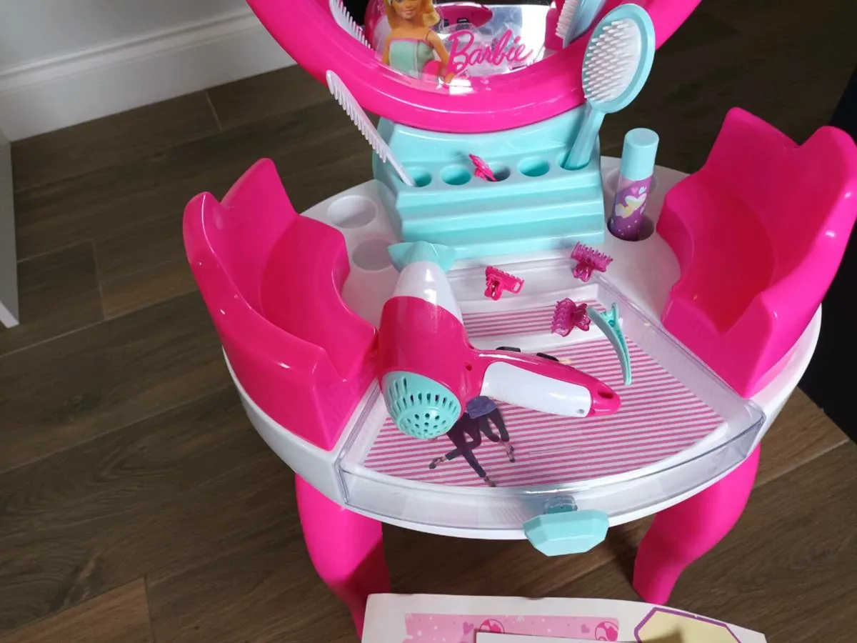 Barbie Vanity Table, Stool & Accessories. - Image 4
