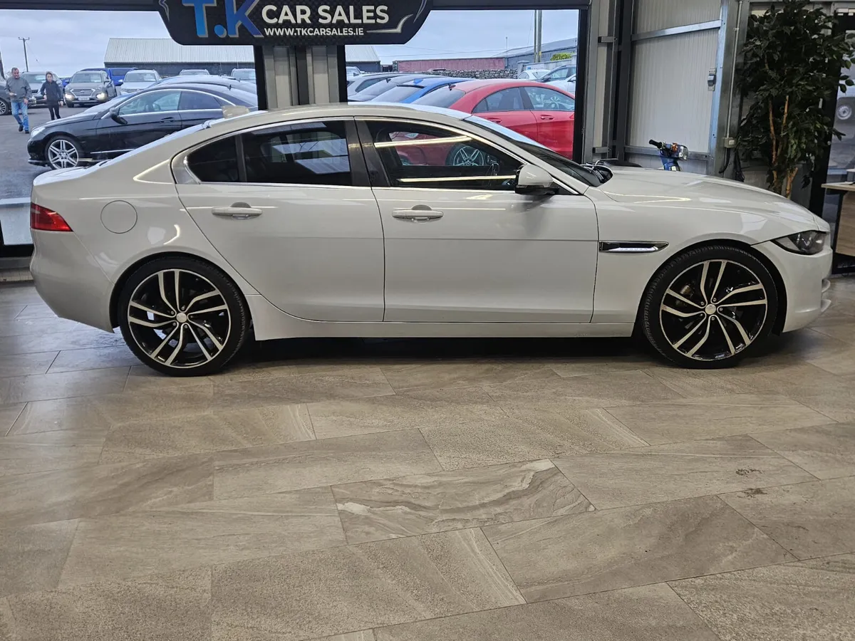 16 JAGUAR XE PRESTIGE 2.0 DIESEL - Image 2