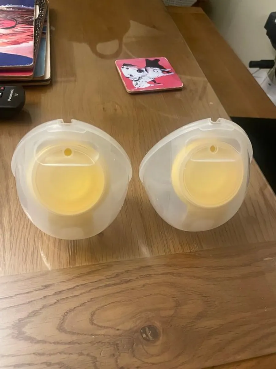 Medela Freestyle Hands-Free Double Electric Breast Pump - Image 1