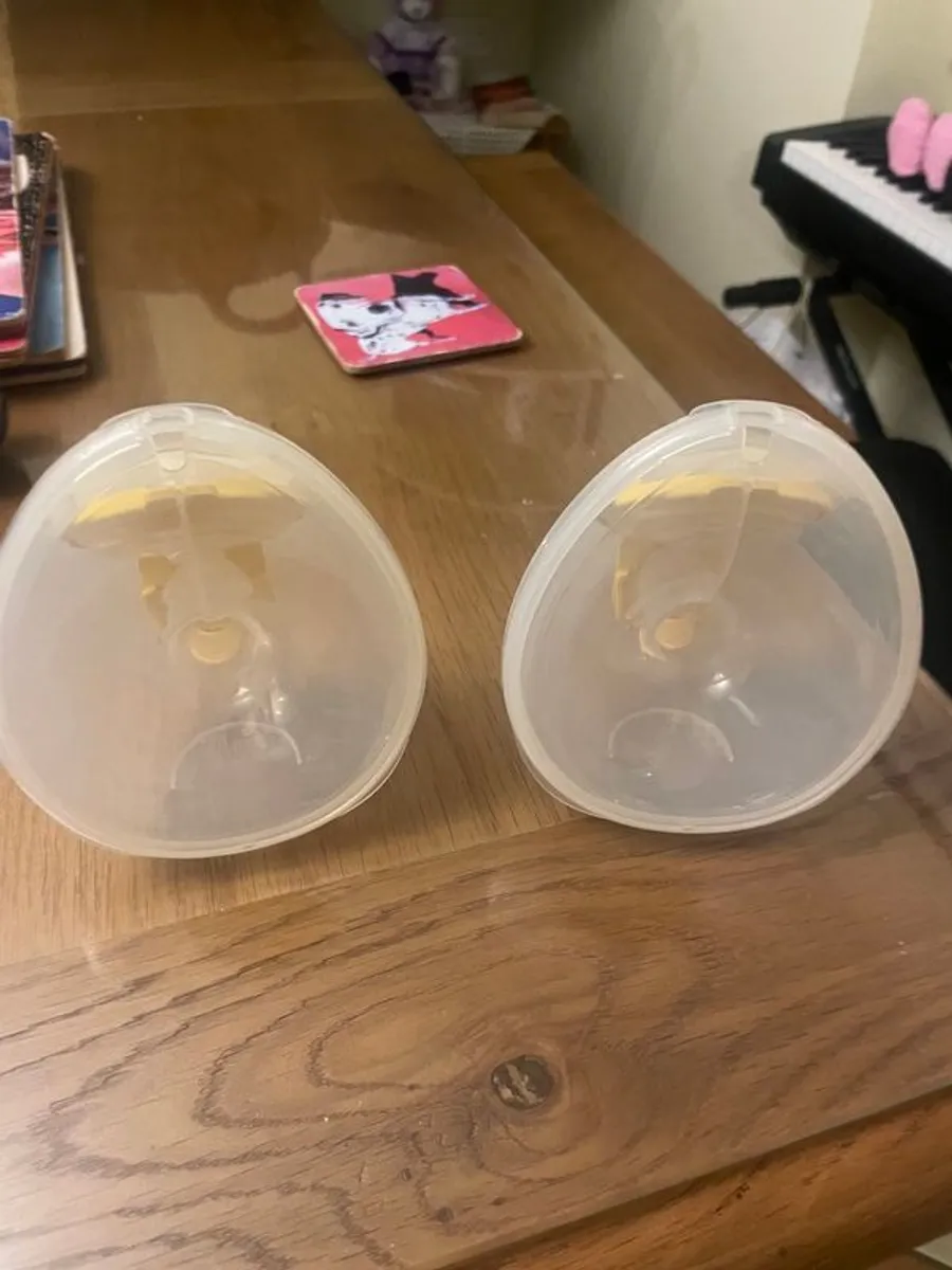 Medela Freestyle Hands-Free Double Electric Breast Pump - Image 2