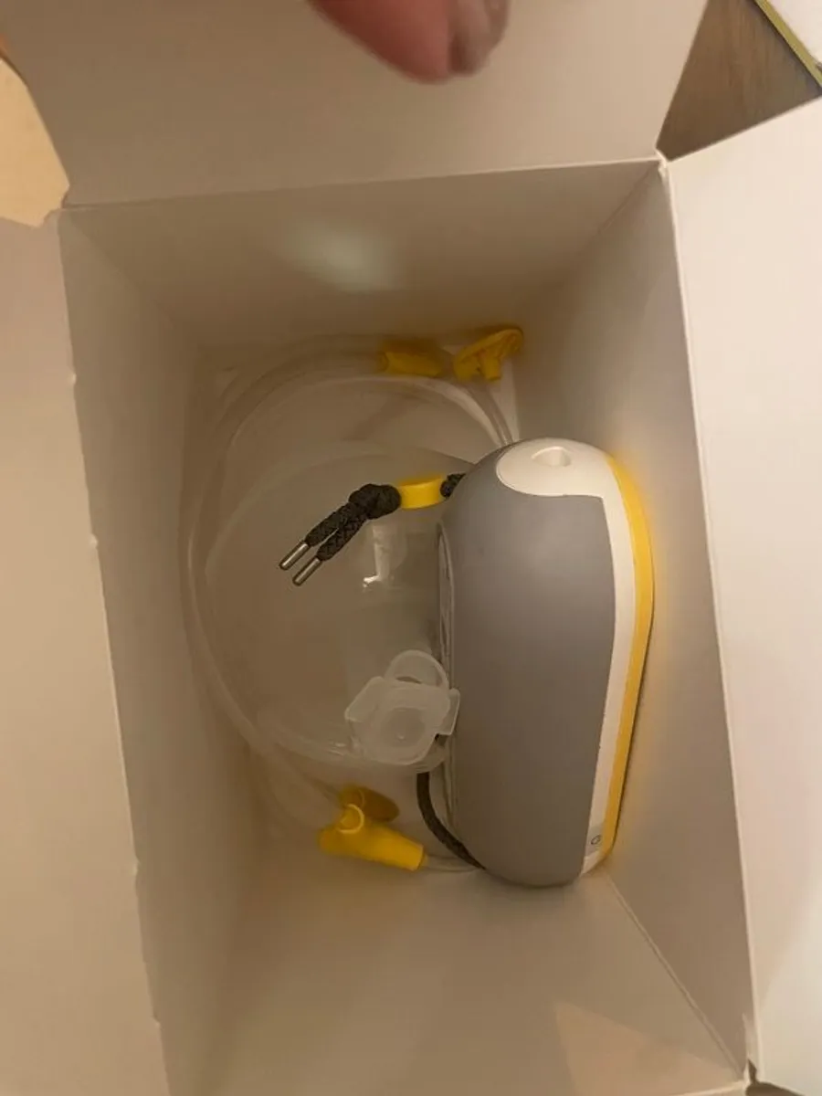 Medela Freestyle Hands-Free Double Electric Breast Pump - Image 3