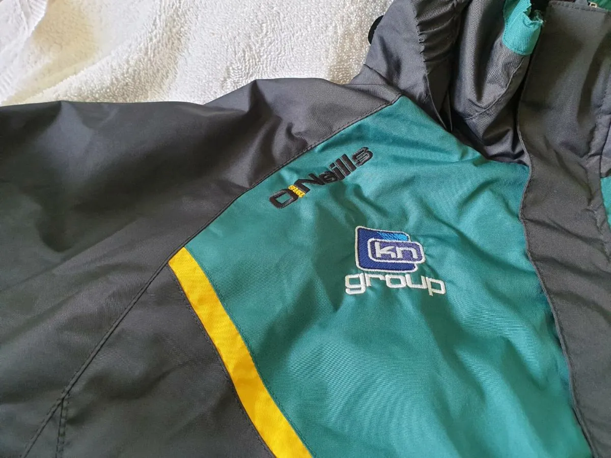 Donegal Gaelic Football Coat 2016 to 2017 - Image 2
