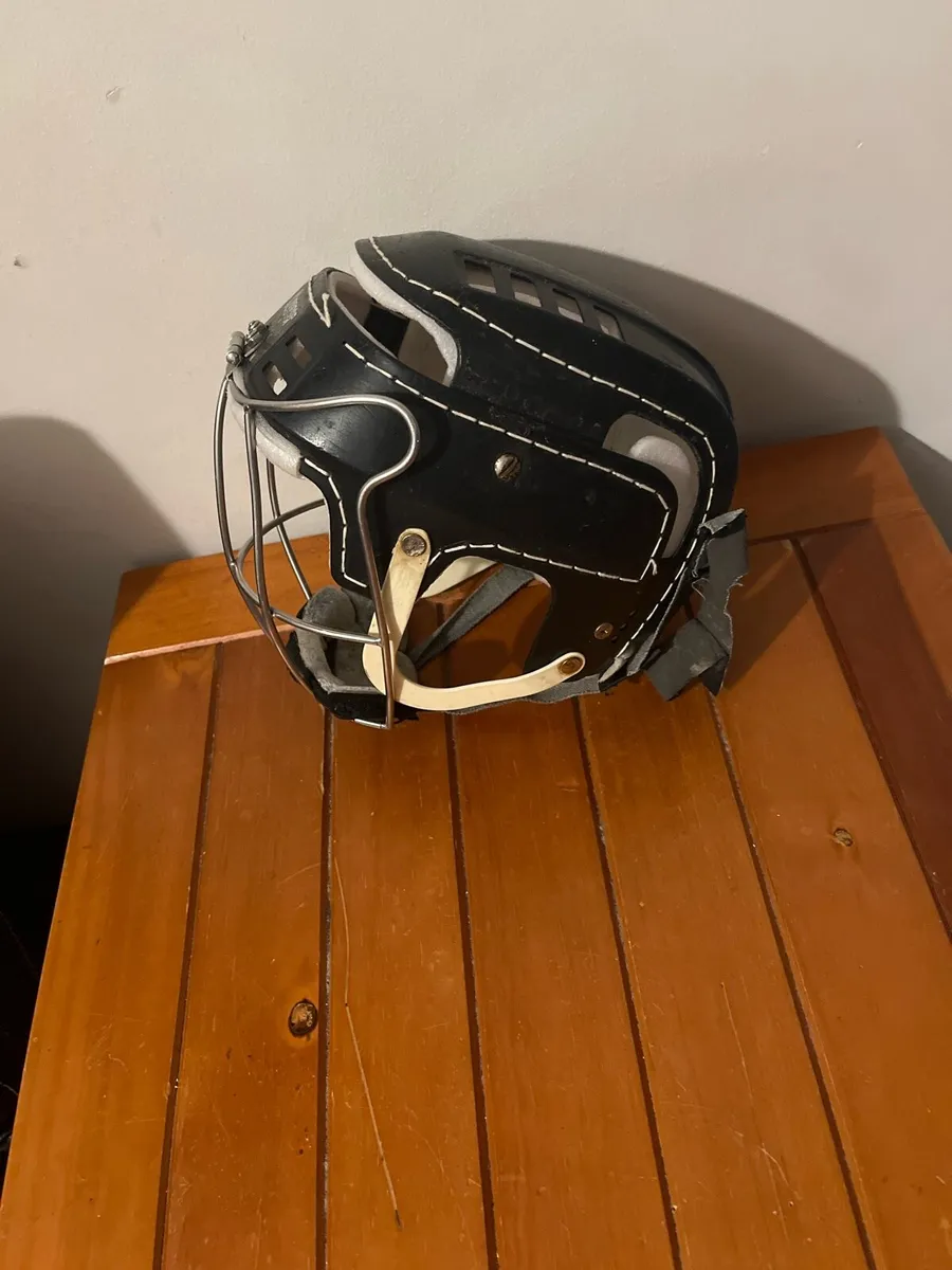 Hurling helmet - Image 2
