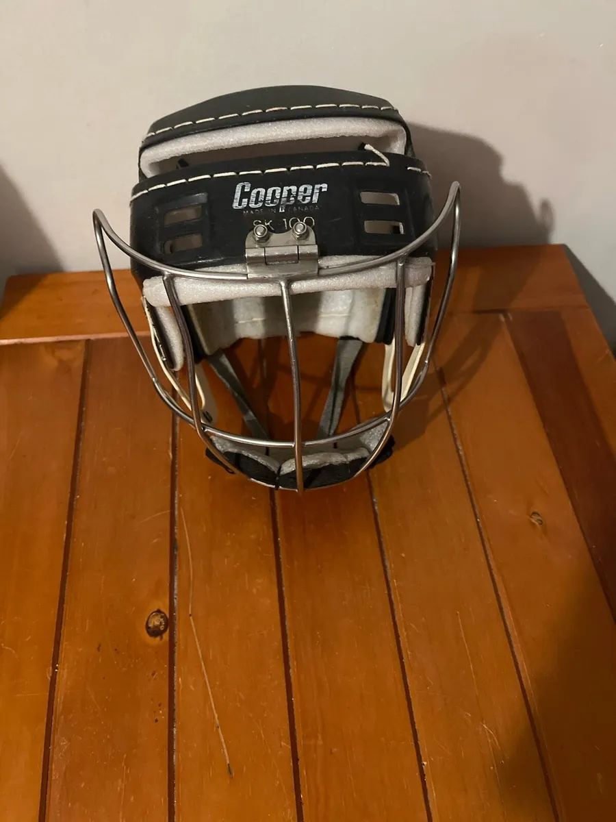 Hurling helmet - Image 1