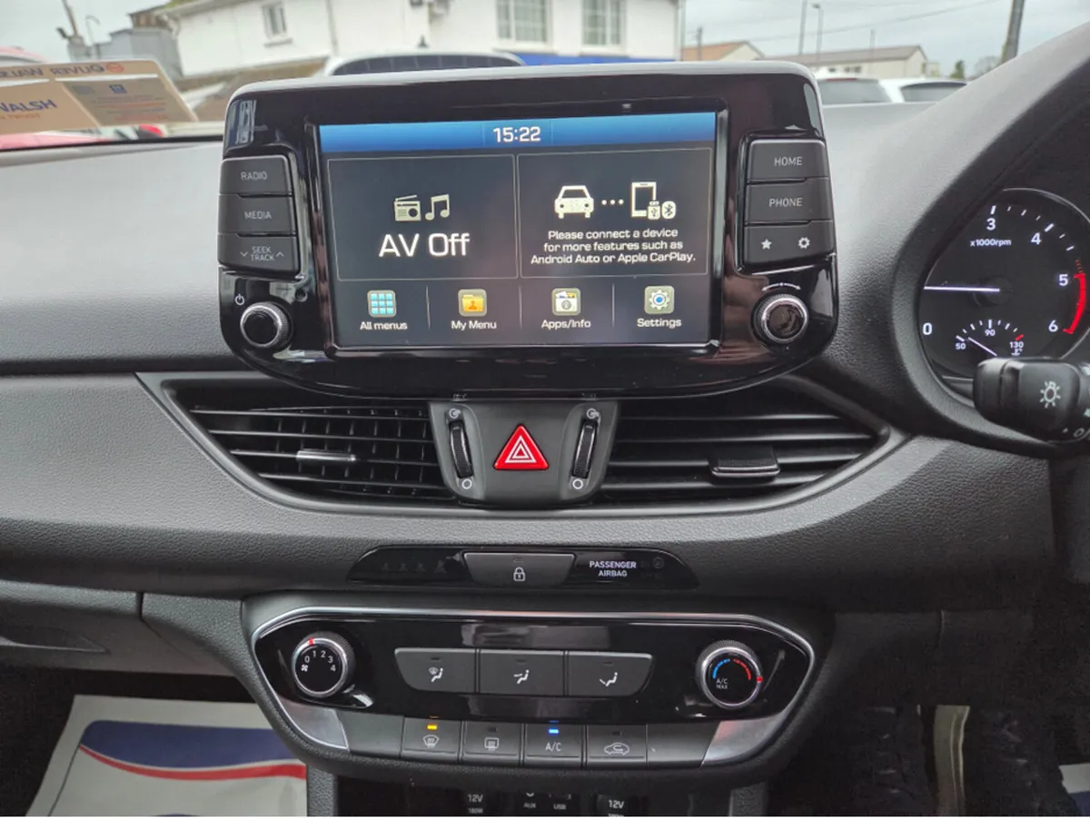 Hyundai i30 I 30 DIESEL DELUXE 1.6 5DR - Image 2