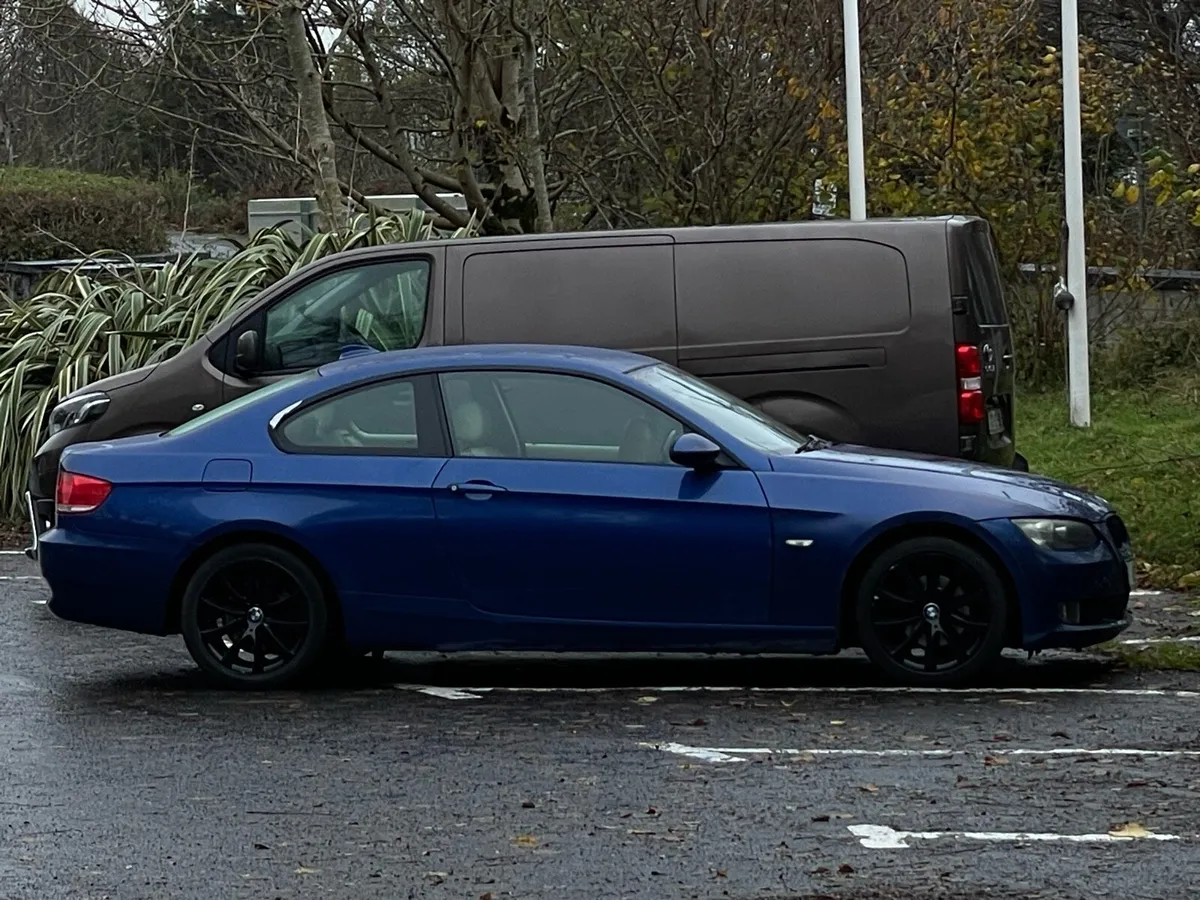 Bmw 3 series 320i e92 - Image 2