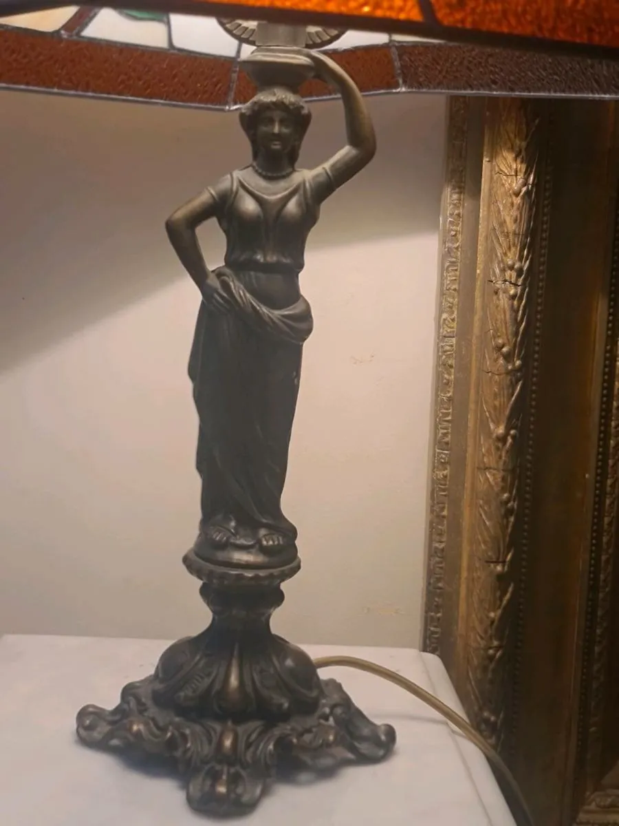 Vintage Tiffany lamp POSTAGE AVAILABLE - Image 2