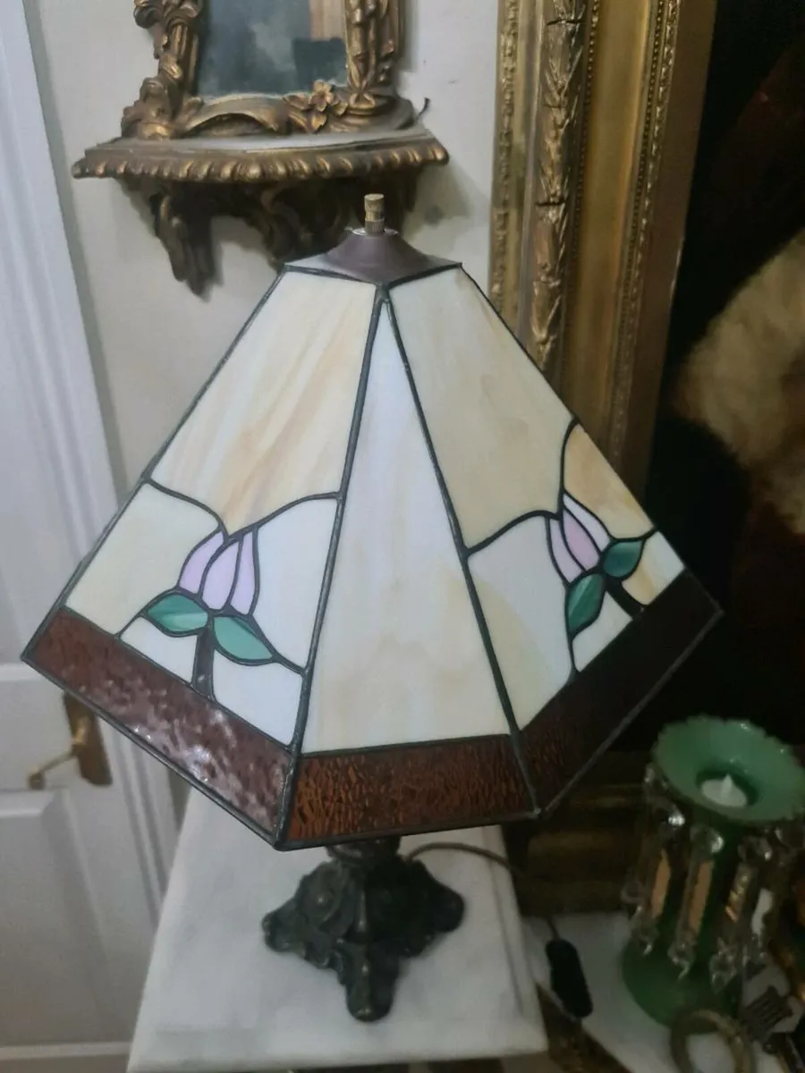 Vintage Tiffany lamp POSTAGE AVAILABLE - Image 3