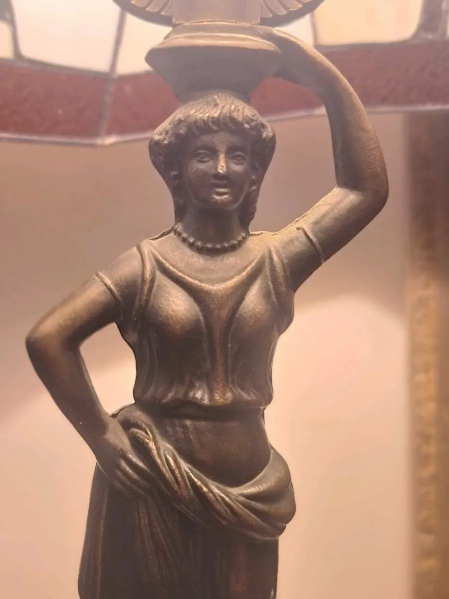 Vintage Tiffany lamp POSTAGE AVAILABLE - Image 4