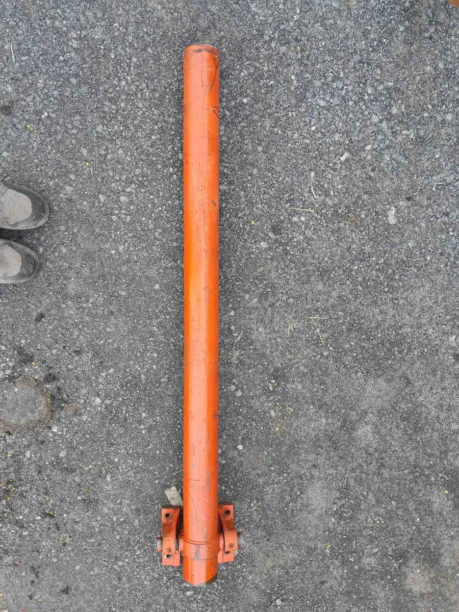 Cylinder tube with mounting bkts