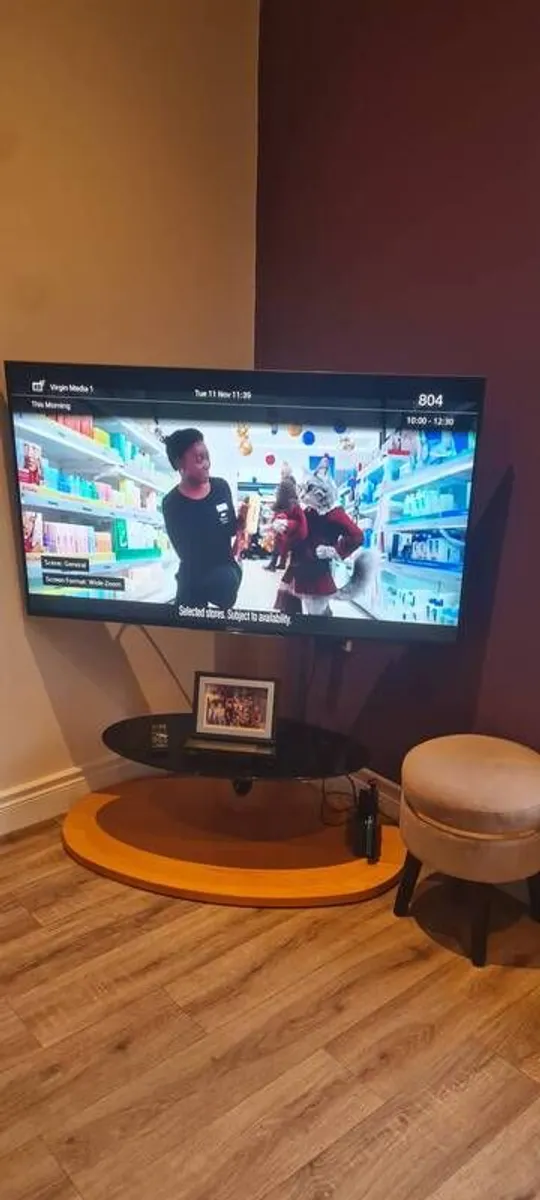 Tv Sony And Stand - Image 1