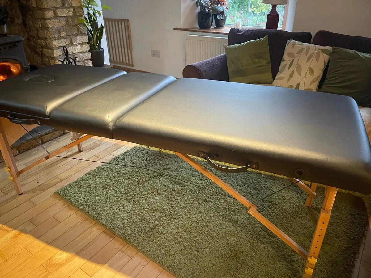 Massage table - Image 1
