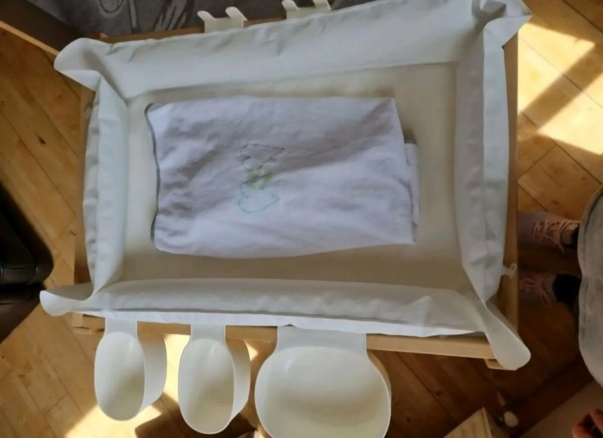 Changing Table & Accessories - Image 3