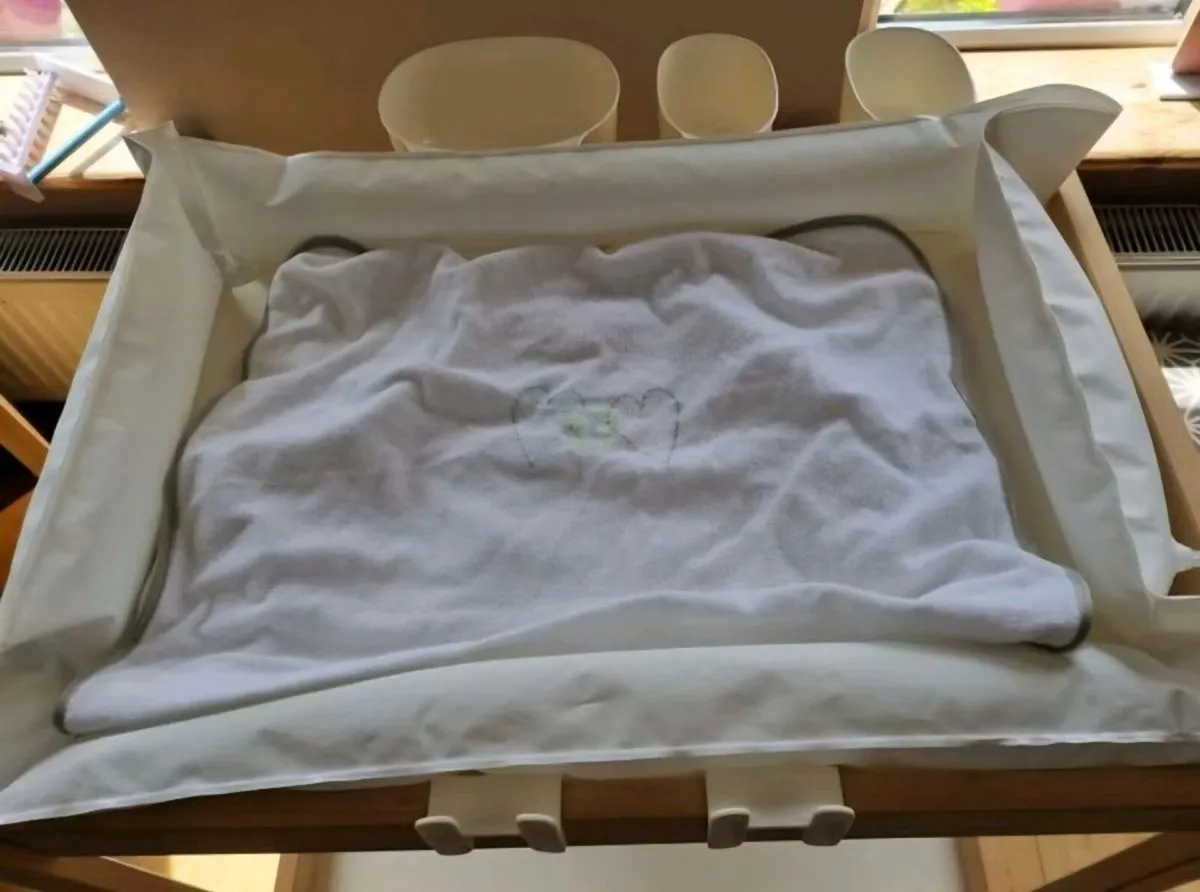 Changing Table & Accessories - Image 4