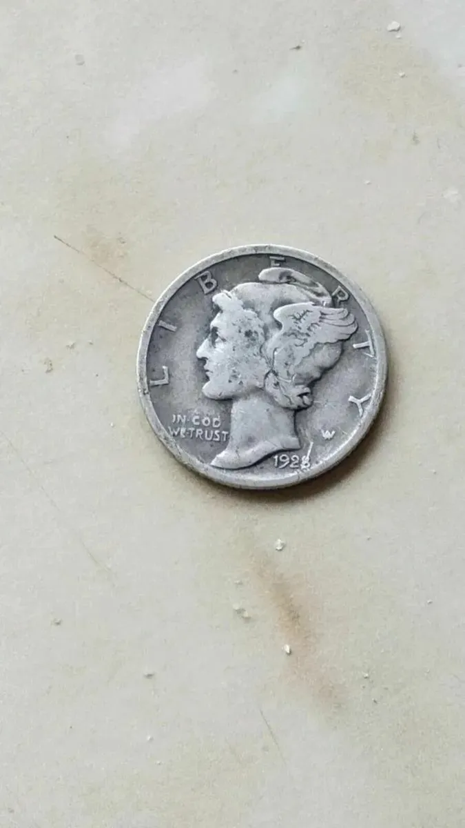 1928 silver Liberty Dime - Image 1