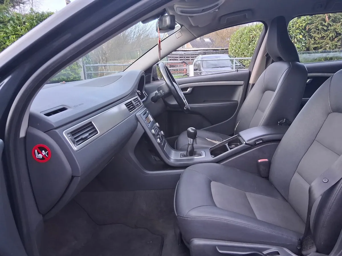 Volvo V70 2010, nct 05/26, excellent to drive - Image 4