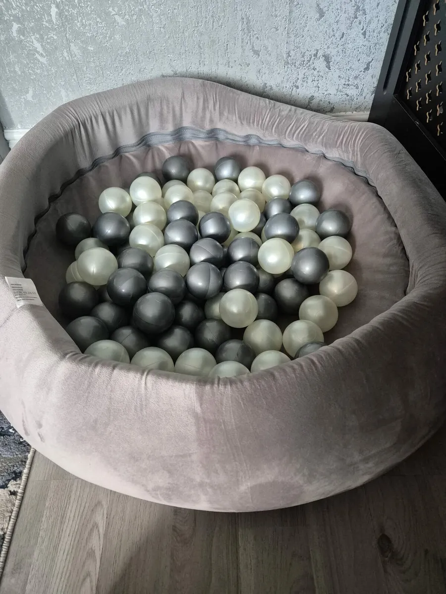 Ball pit - Image 1