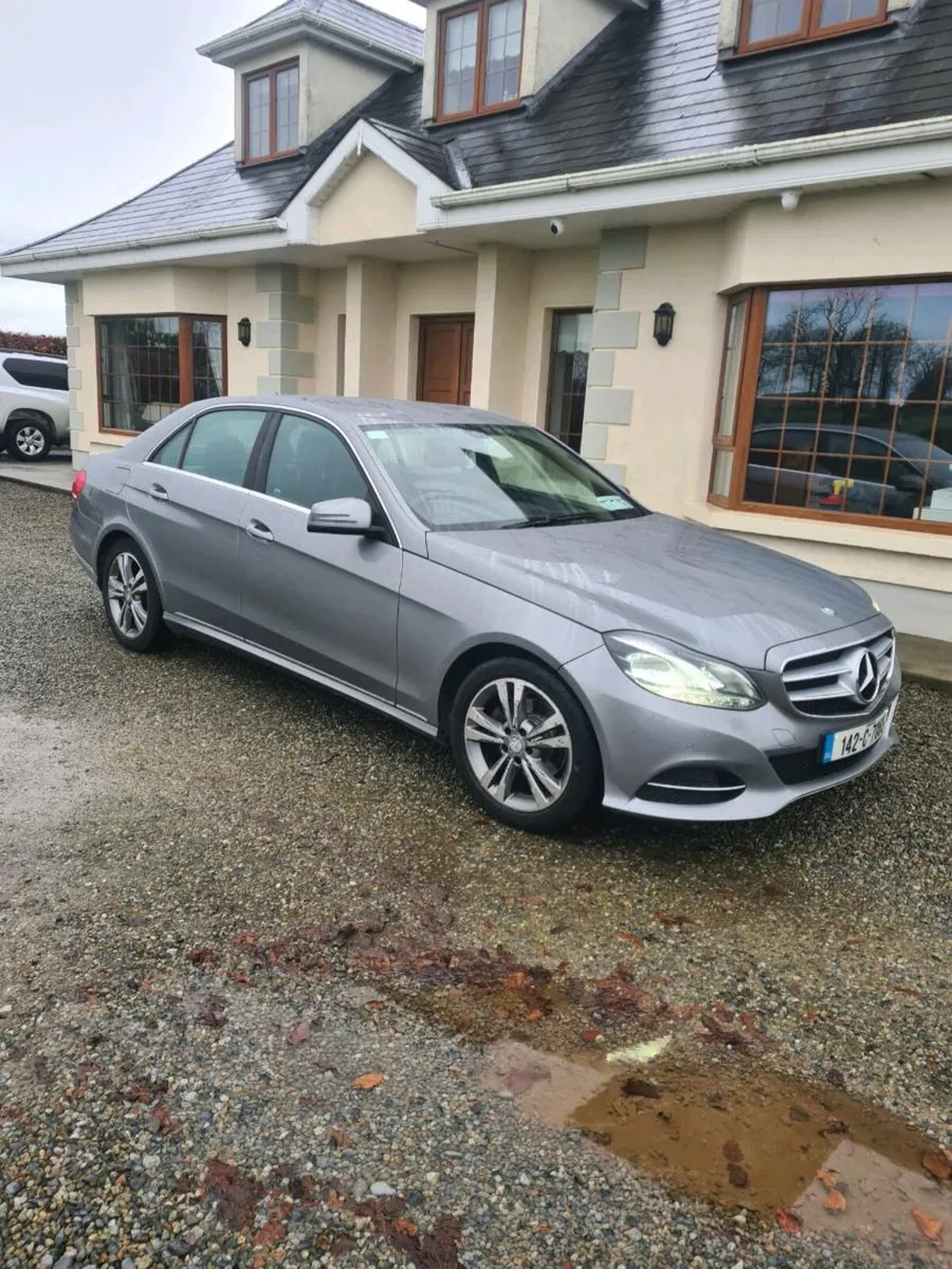 142 Mercedes 220 - Image 1