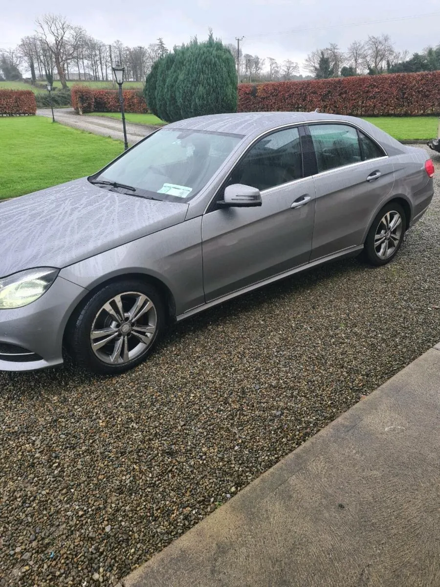 142 Mercedes 220 - Image 3