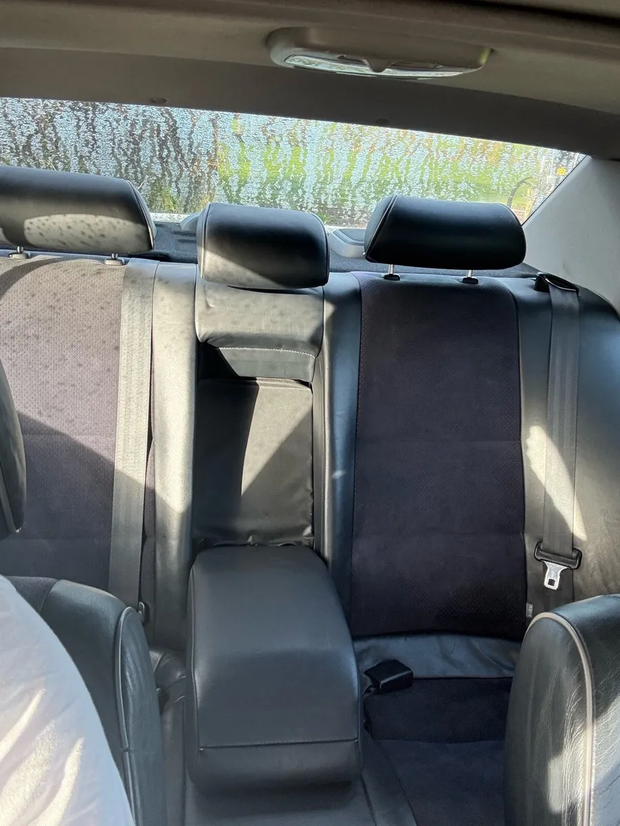 Lexus is 200 se - Image 4