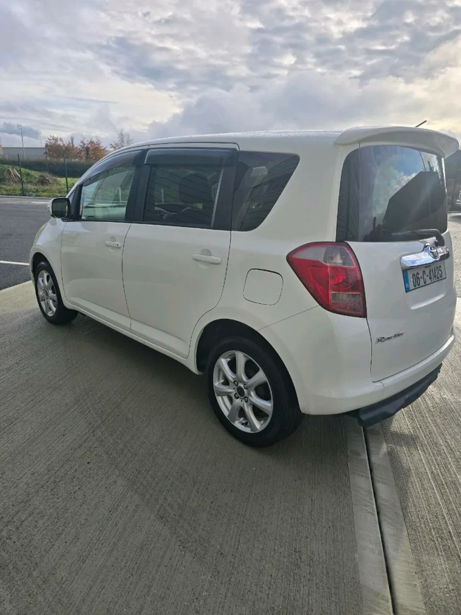 Toyota  Ractis automatic - Image 4