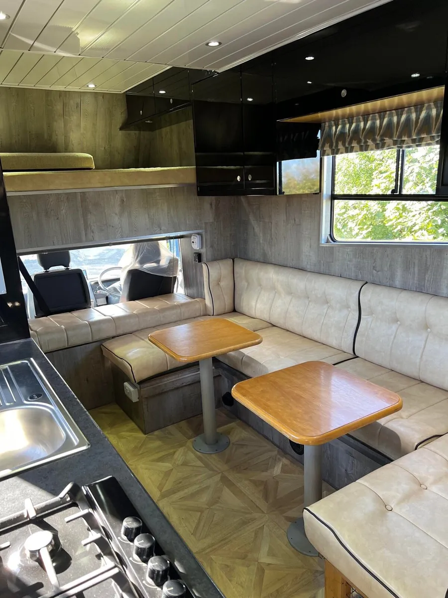 Mercedes horse lorry - Image 4