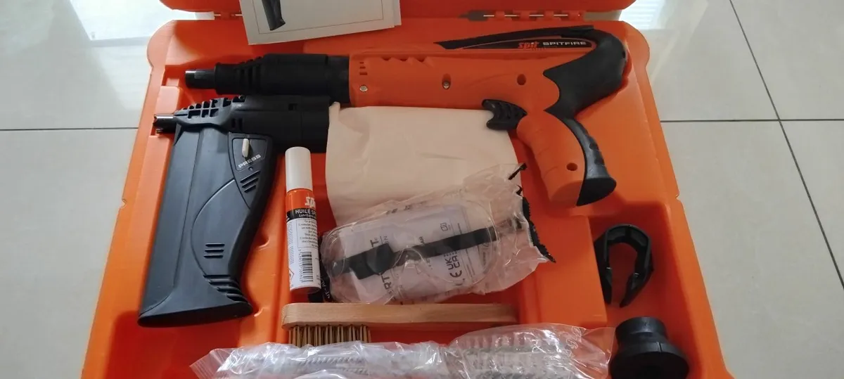 Spit P370 Steel Nail Gun - Image 1