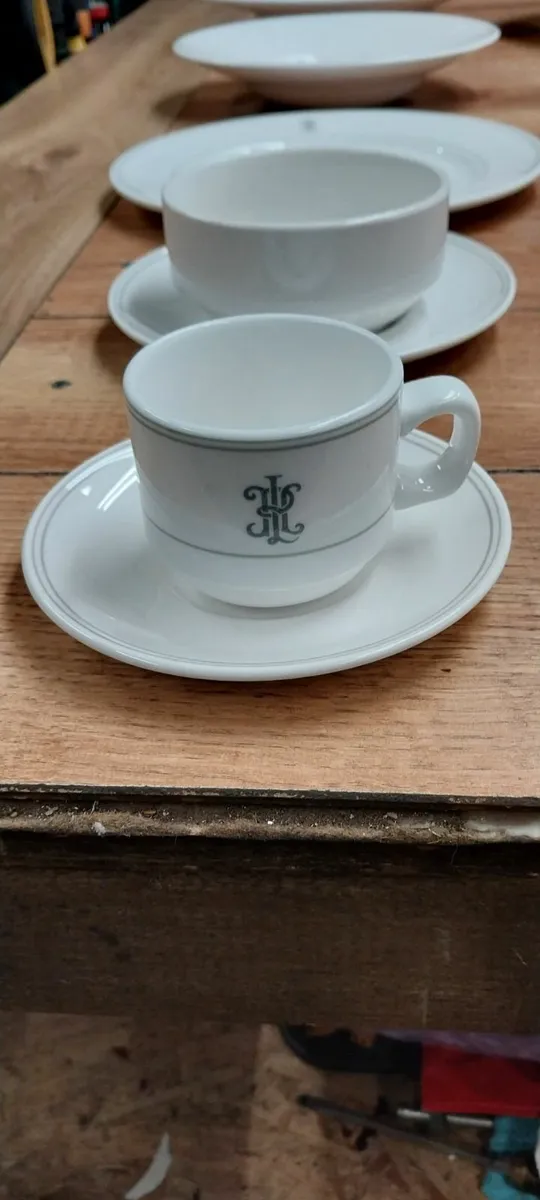 28-piece dinner set - Image 1